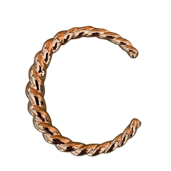 GOLDTONE Shrimp Style Necklace and Bracelet Set - Picture 3 of 9